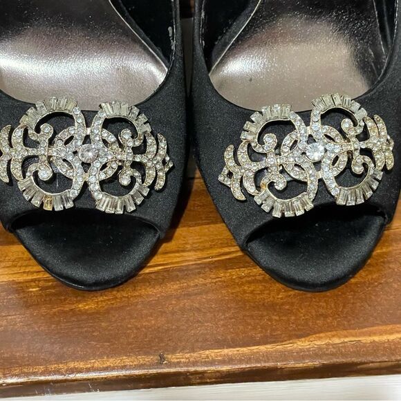 RSVP Dressy Closed Toe Pump Heels Black With Rhinestone Detail on Toe Size 5.5 - Picture 9 of 15